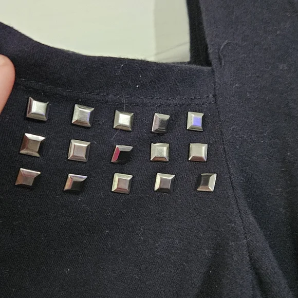 WET SEAL COULD SHOULDER TOP - Picture 2 of 3